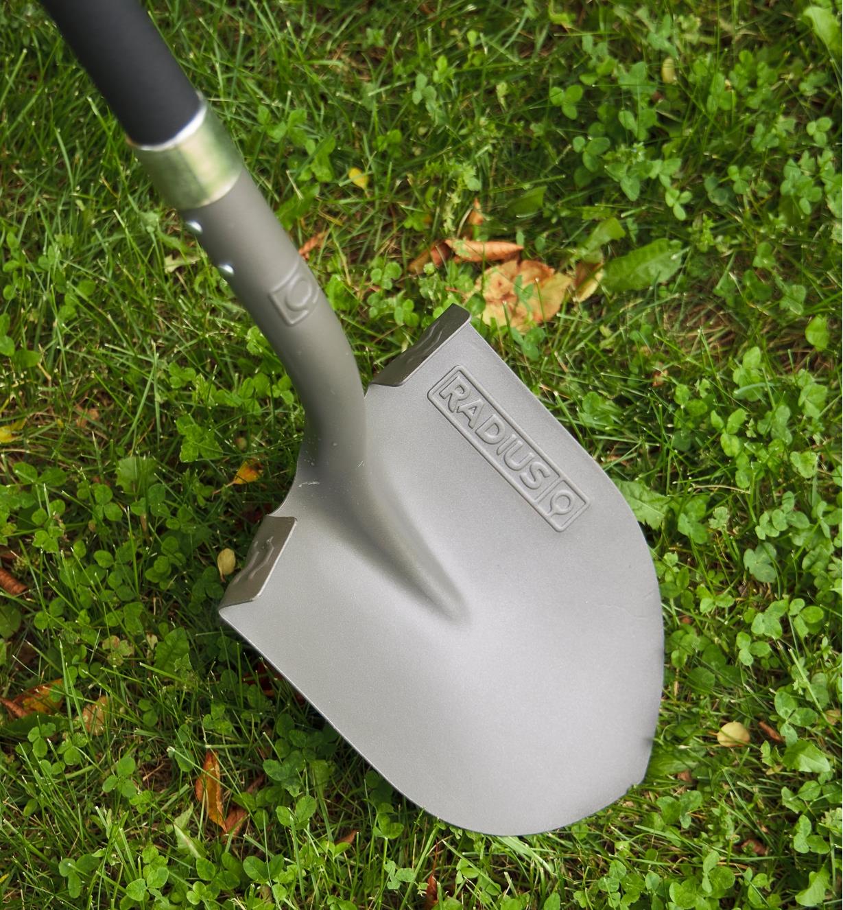 PH142 - Long-Handled Round-Point Shovel