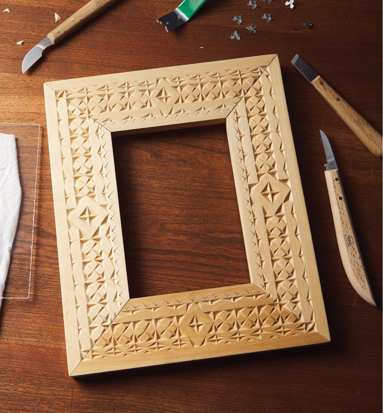 MK109 - Lee Valley MIY Chip Carving a Picture Frame Kit