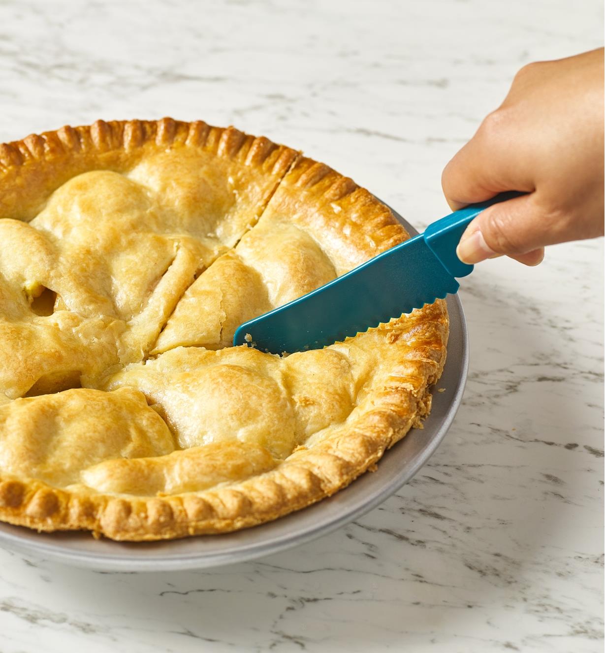 Slicing a pie in a non-stick pan using the bakeware buddy knife