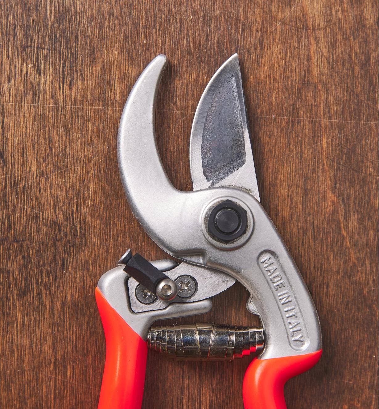 Close-up view of the cutting blade of the Castellari curved-anvil pruner