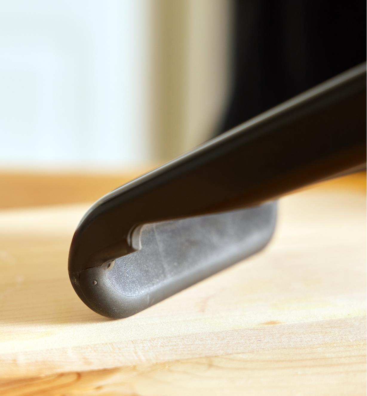 Close-up view of the non-slip edge on the body of the V-slicer with julienne blade