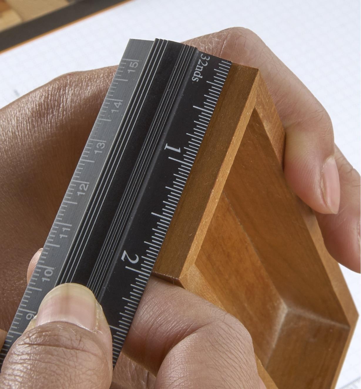 Using a Veritas bench rule to take measurements from a maquette of a box