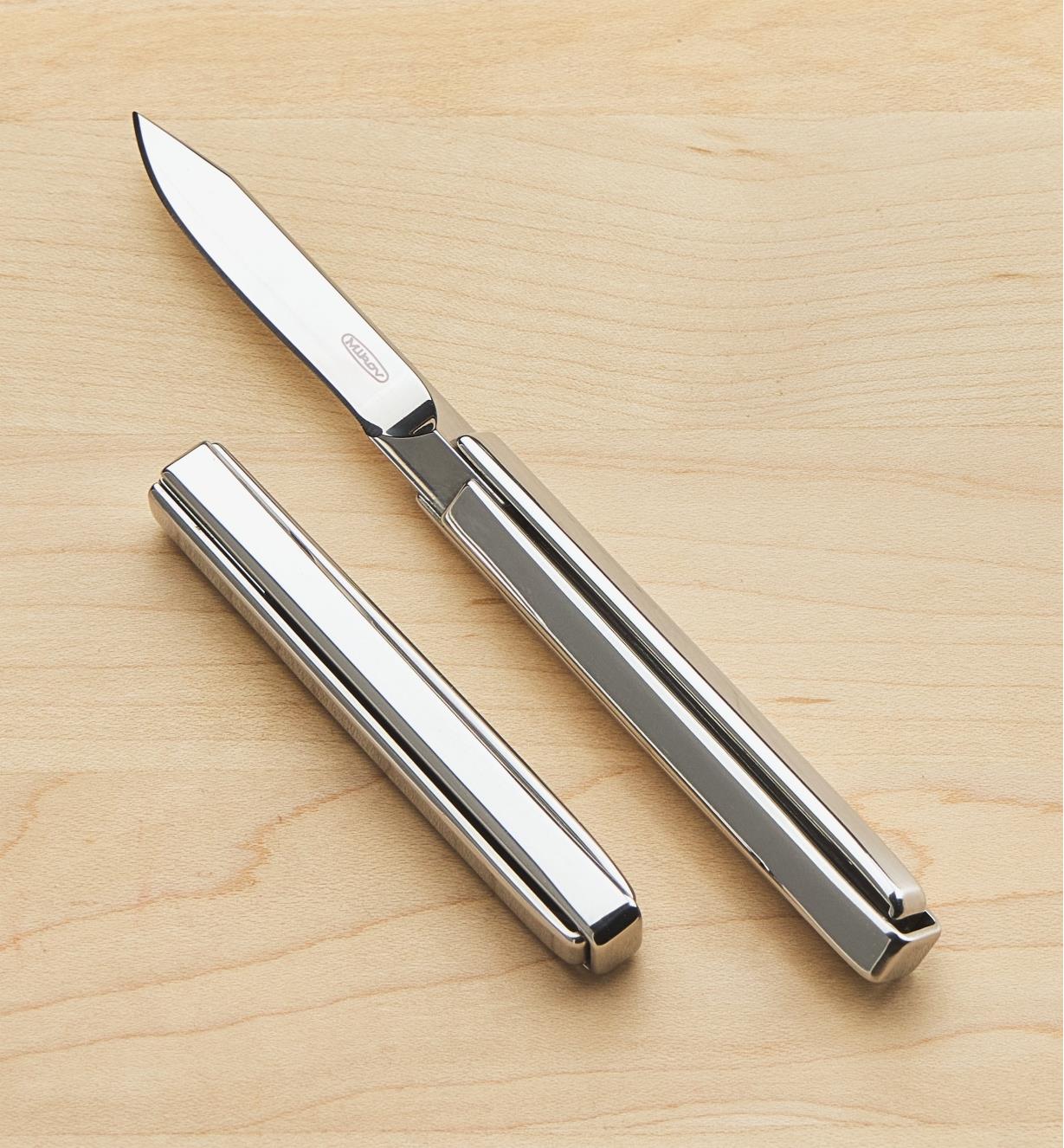 09A0600 - Couteau à lame dissimulable