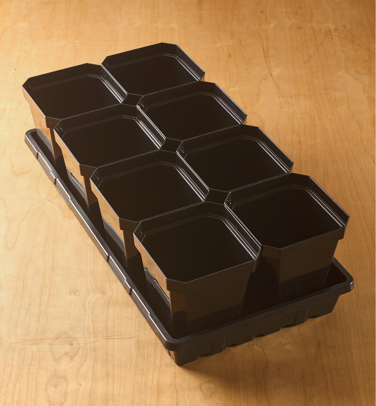 AA683 - 8-Pack of 5"" Black Pots with Propagation Tray