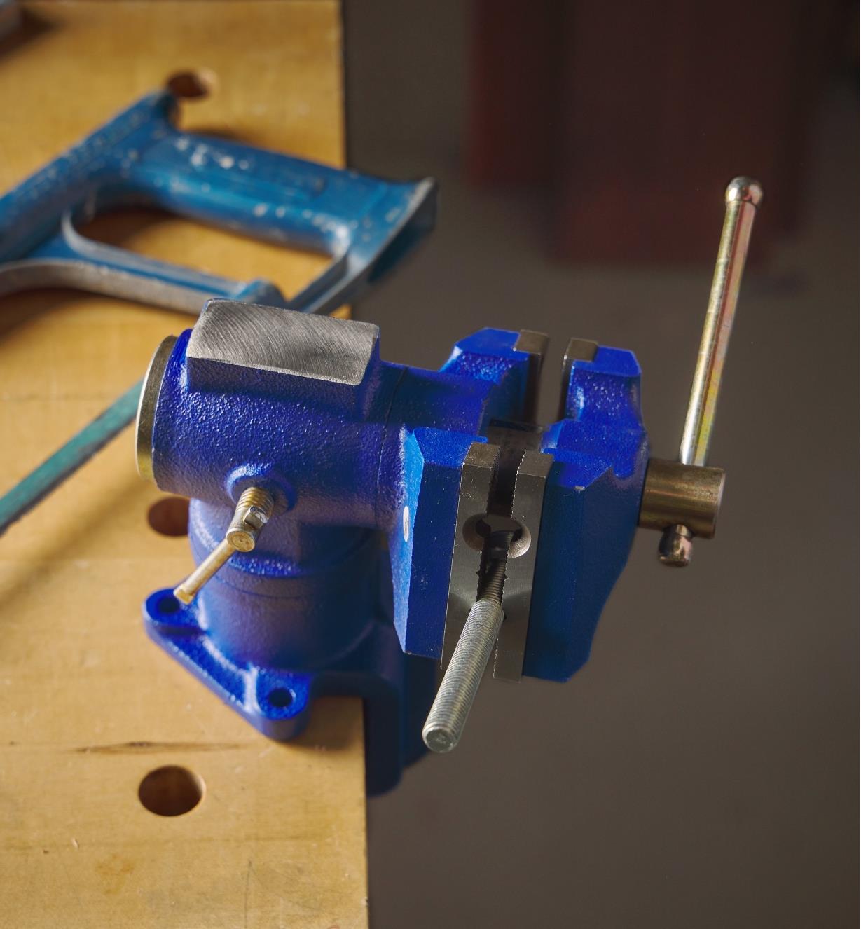 70G0102 - Clamp-On Articulating Vise