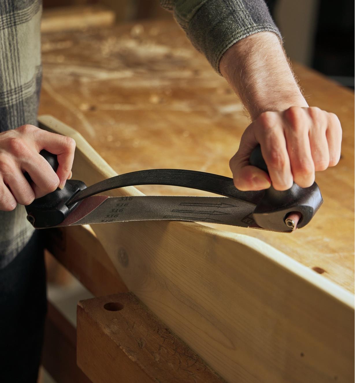 Sanding a workpiece with a Bow Sander