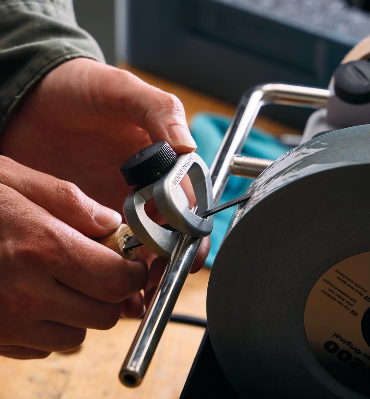 Sharpening a carving gouge using a Tormek sharpening machine and a short tool jig