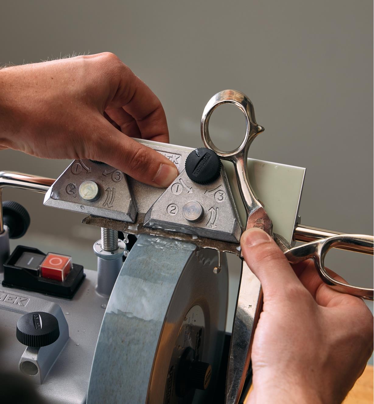 Sharpening a pair of scissors using a Tormek sharpening machine and a scissors jig