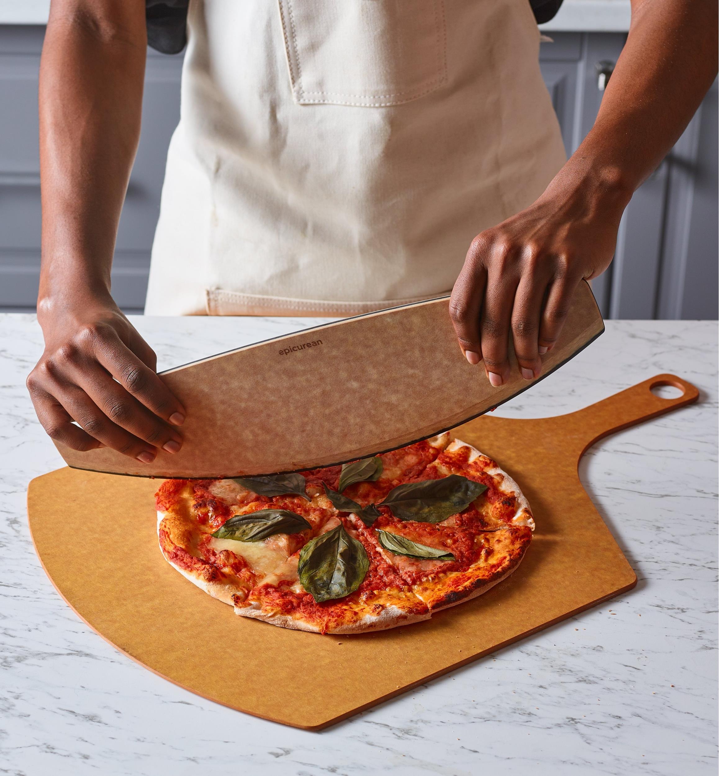 Ensemble planche et couteau à pizza Epicurean - Lee Valley Tools